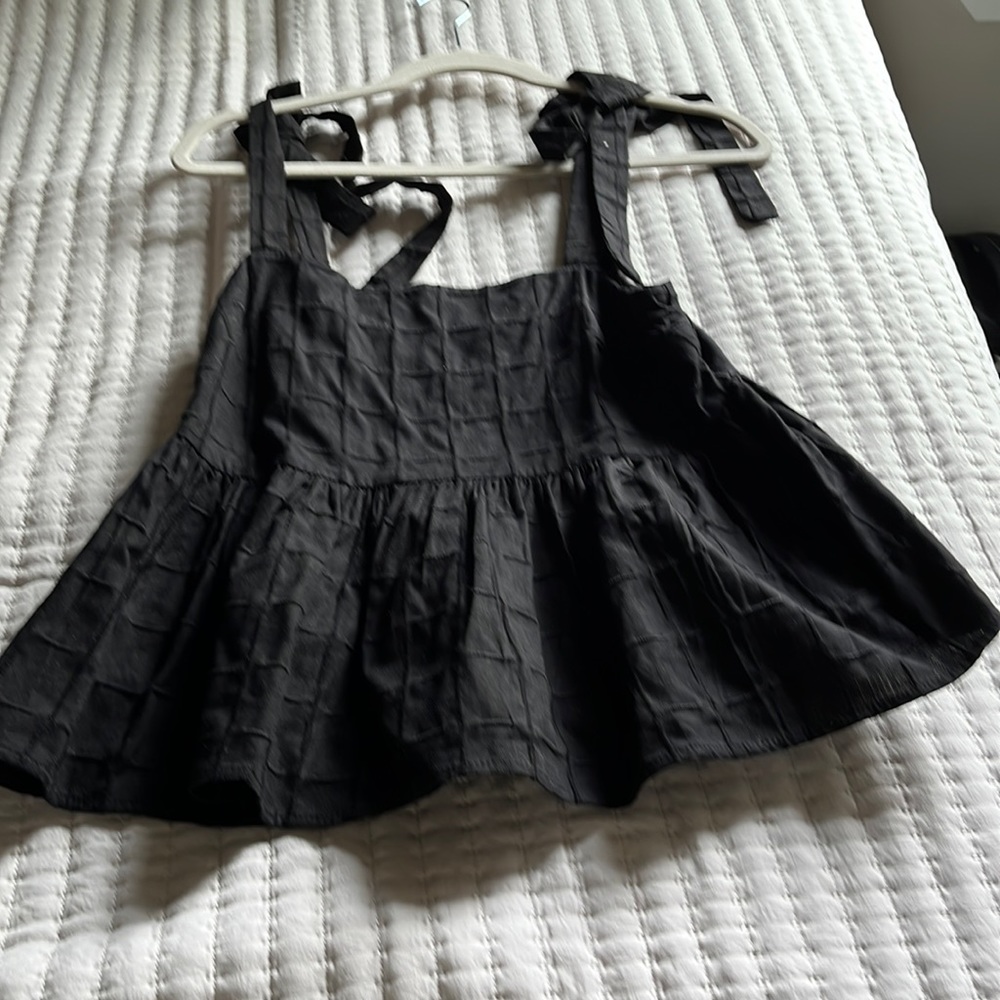 Black tie tank top